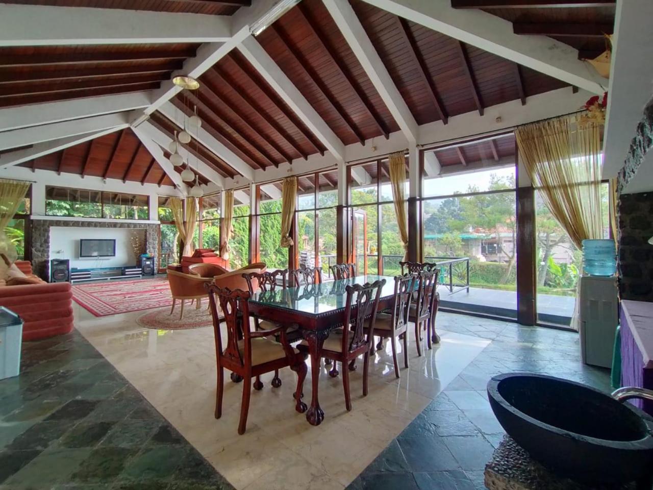 Villa Bukit Danau Lot 14 Cinengangirang Exterior foto