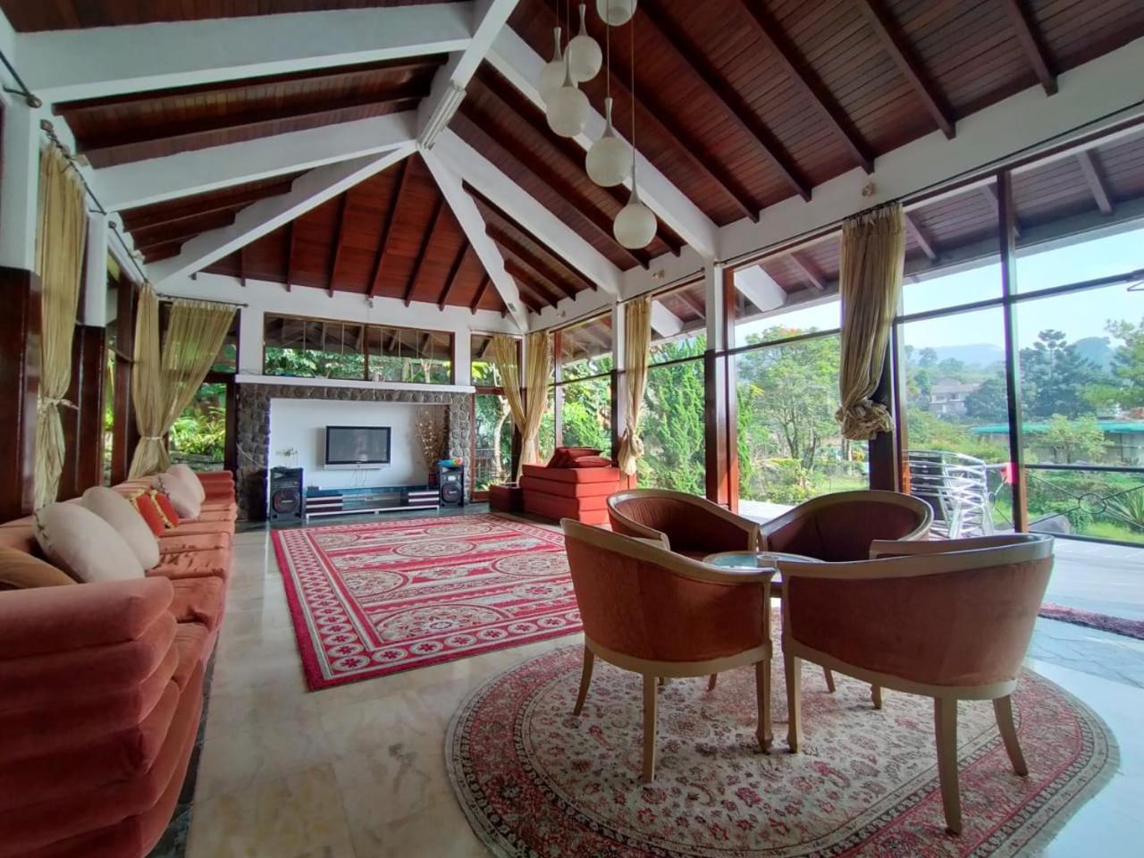 Villa Bukit Danau Lot 14 Cinengangirang Exterior foto