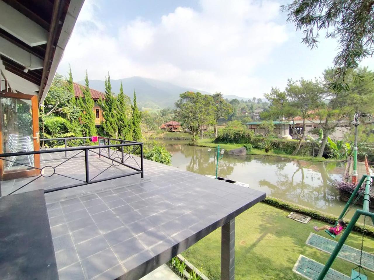 Villa Bukit Danau Lot 14 Cinengangirang Exterior foto